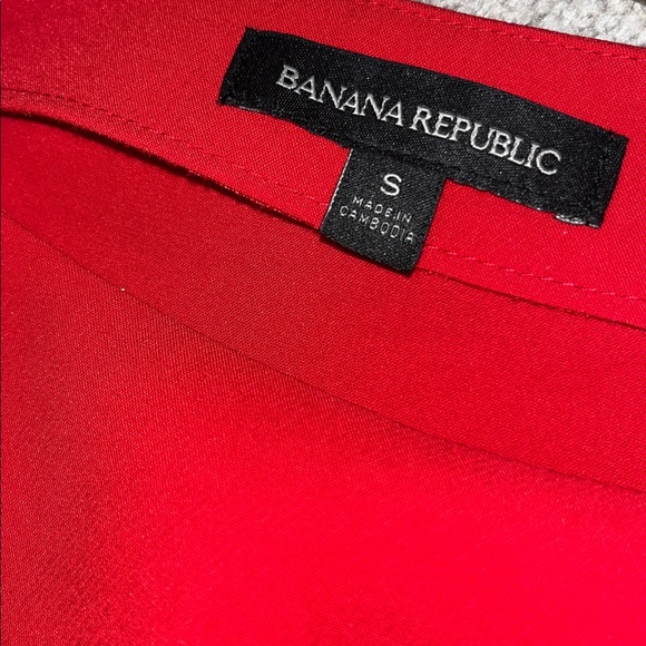 Banana Republic Red Crew Neck Zip-Cuff Blouse, Size Small - Picture 8 of 10
